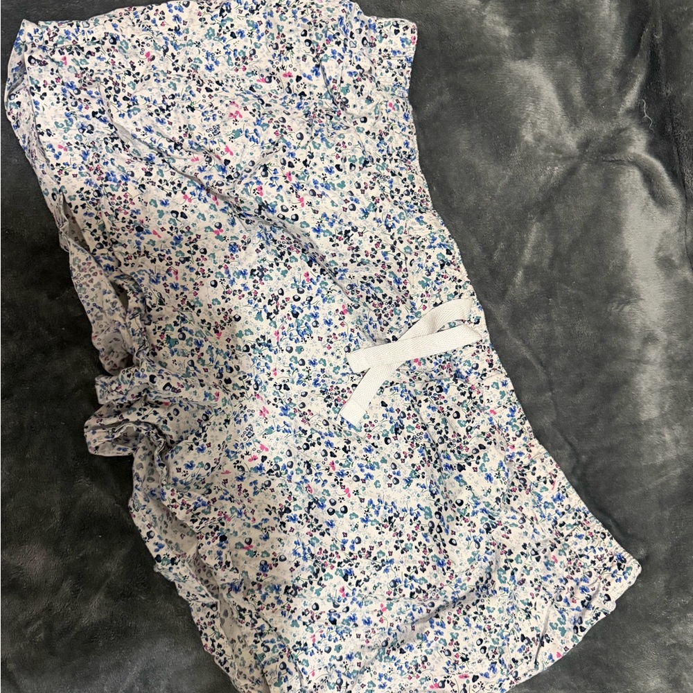 Amazon Essentials Floral Cotton Sleep Shorts in White with Blue and Pink Print